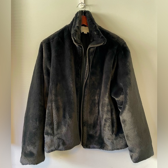VINCE Faux Fur Bomber Zip Jacket 🖤 - Picture 4 of 10